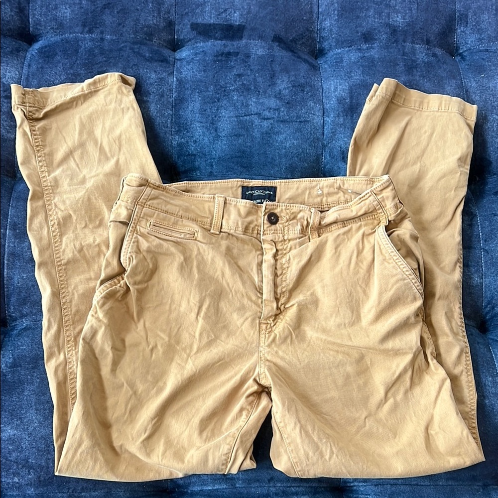 American Eagle Outfitters Tan Chinos Classic Style